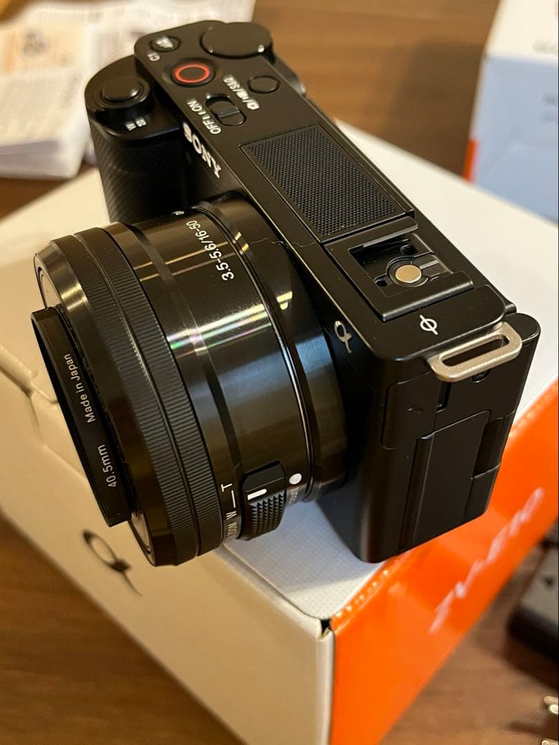 AppleさまSONY VLOGCAM ZV-E10 レンズキットとグリップ付き
