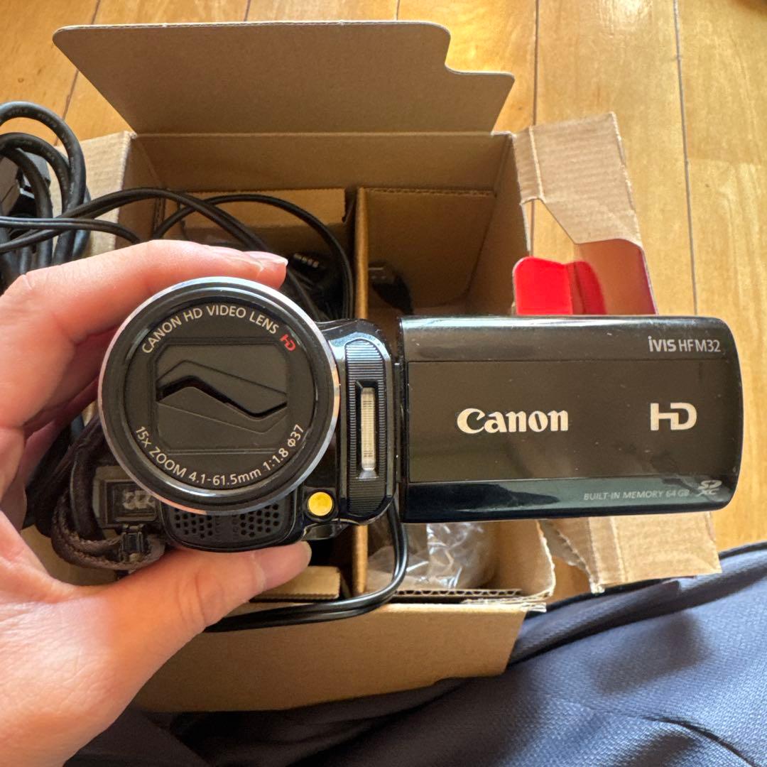ビデオカメラ Canon HFM32